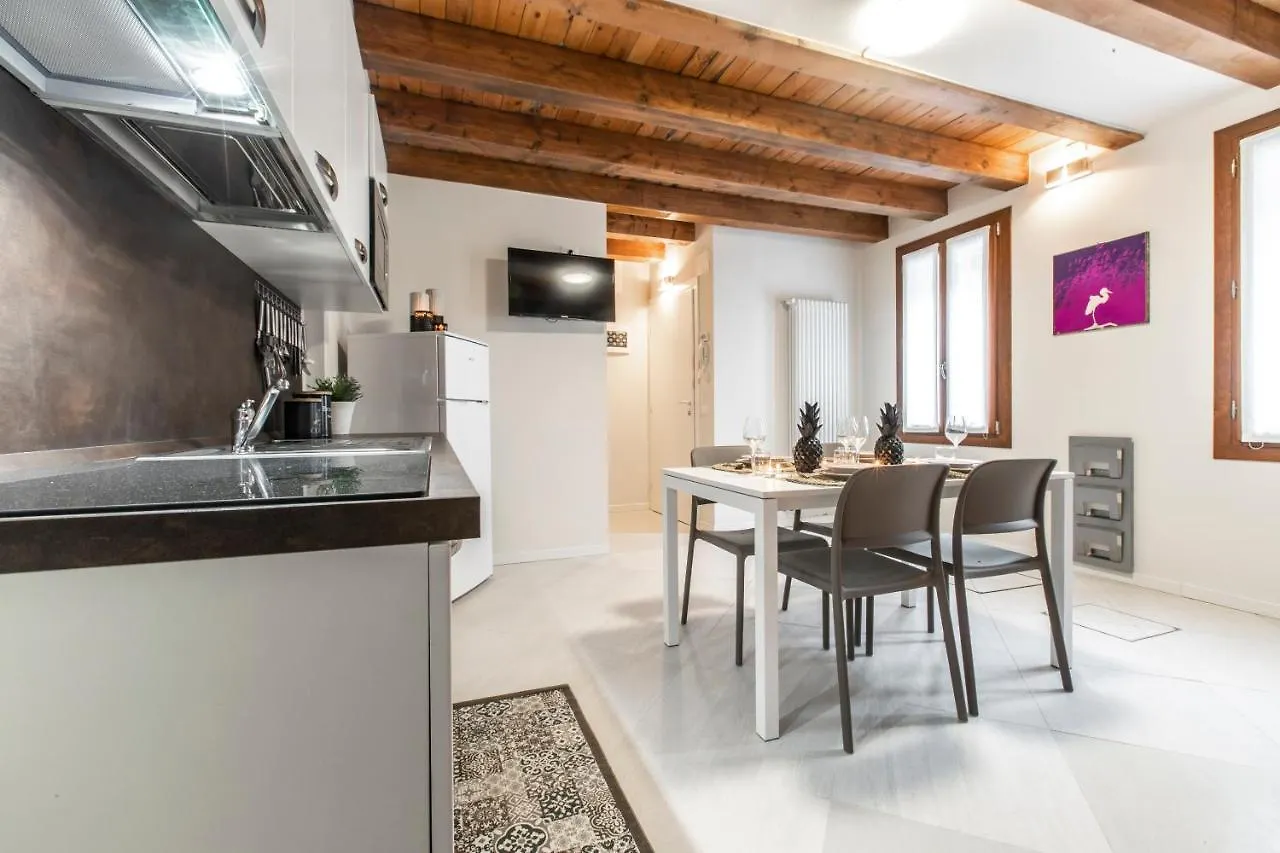 Venetian Superior Apartment R&R Italy