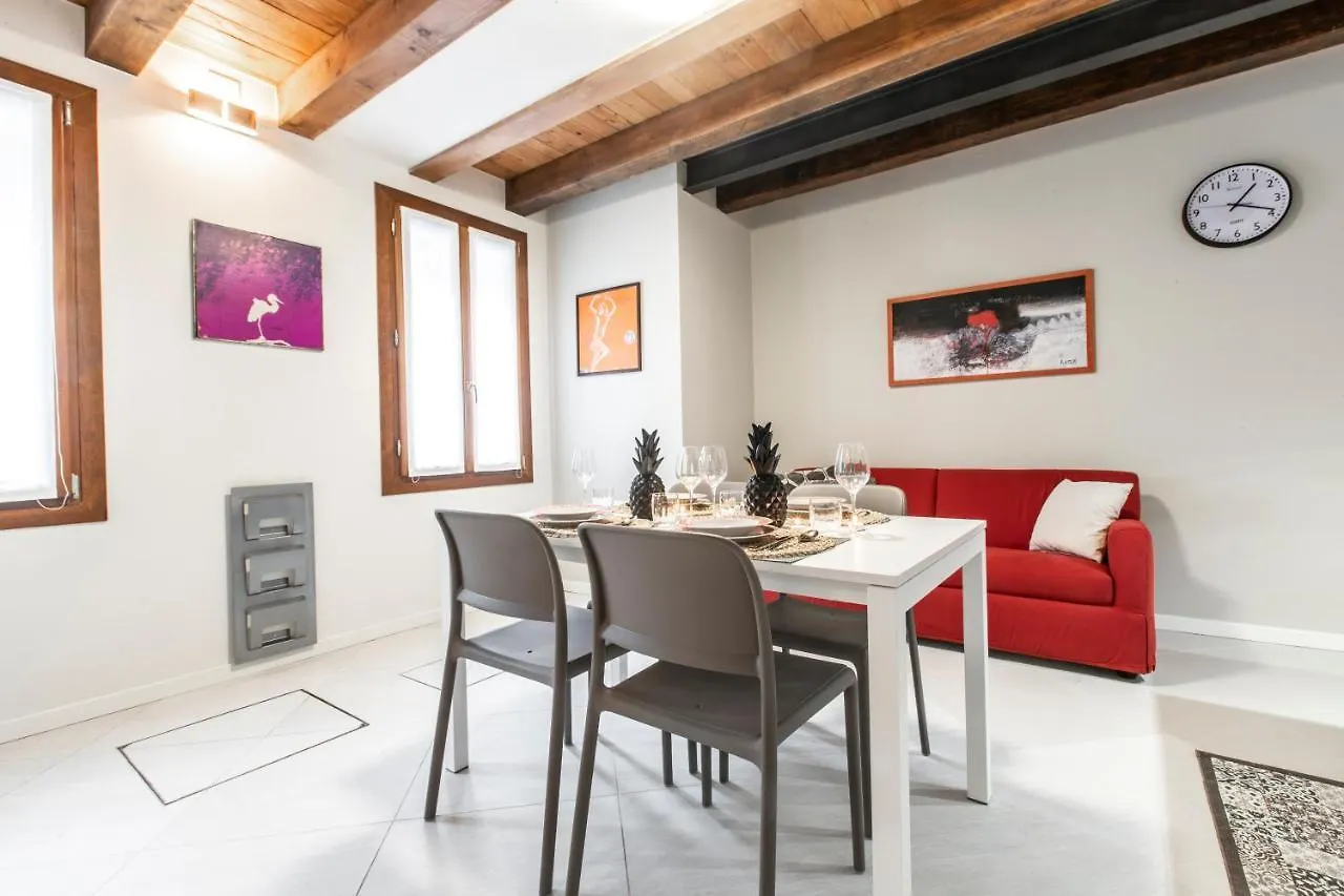 Venetian Superior Apartment R&R Italy
