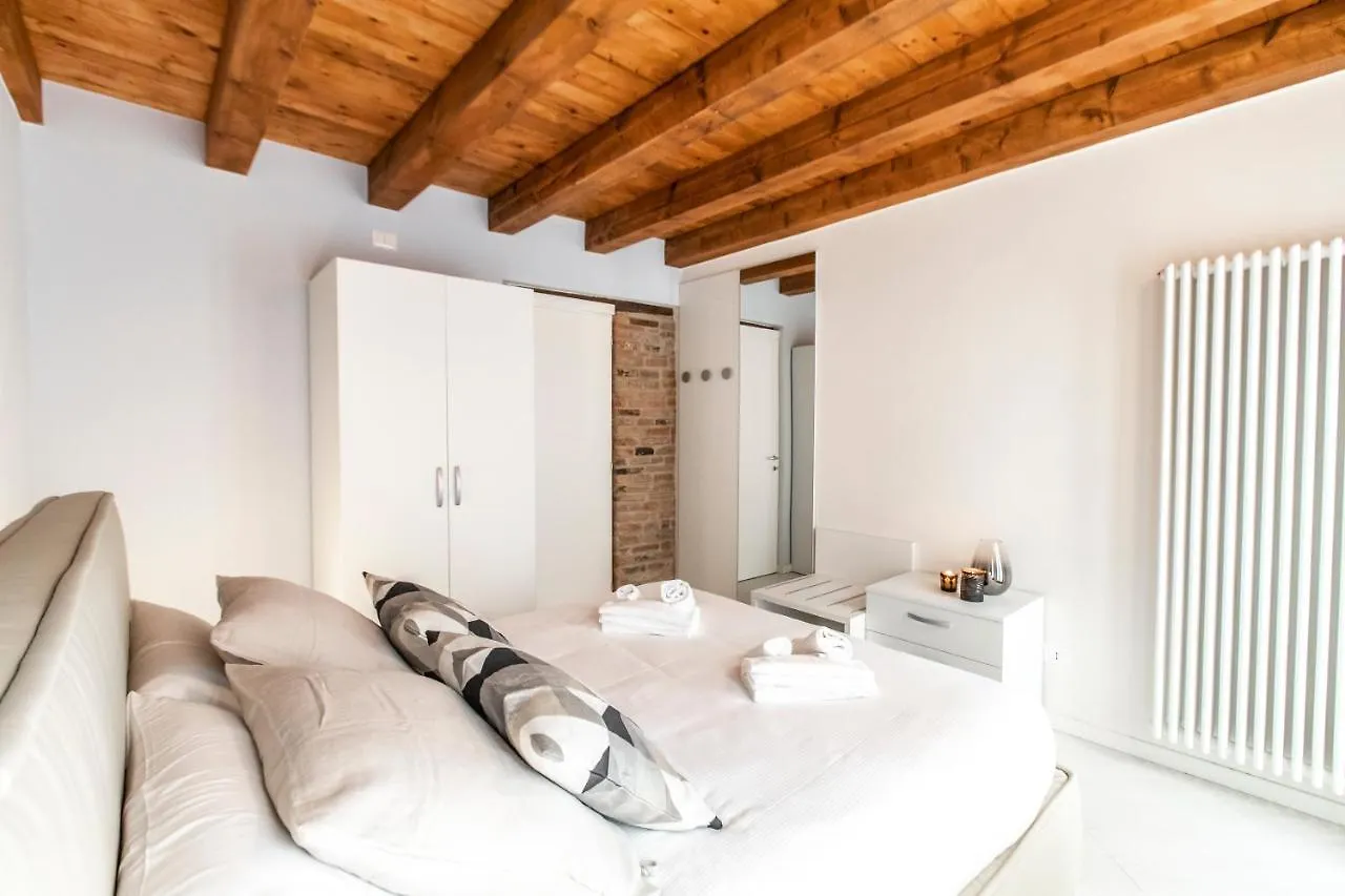 Venetian Superior Apartment R&R 0*, Venice Italy