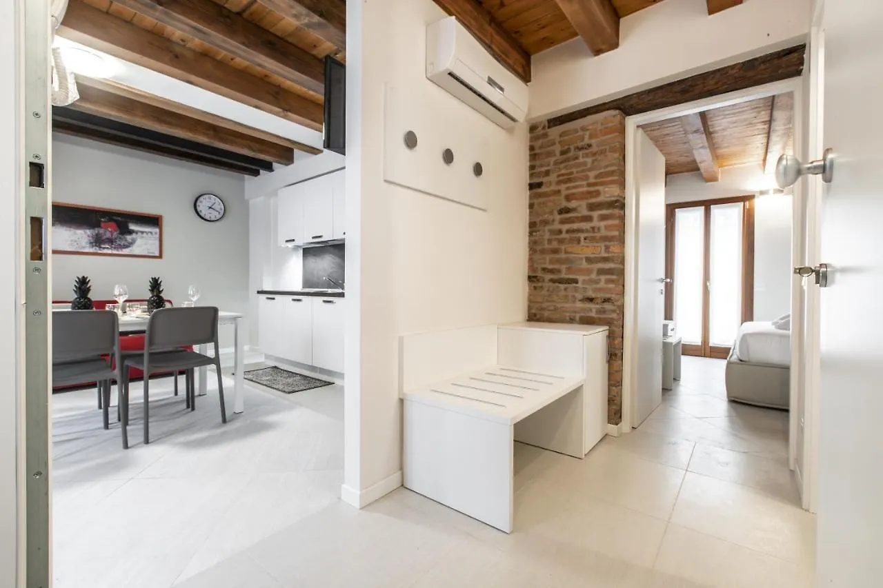 Venetian Superior Apartment R&R Italy